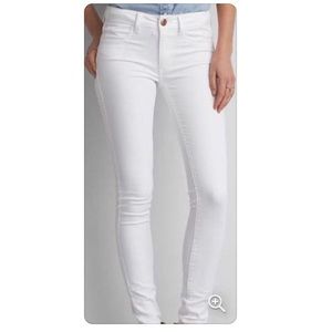 White Hollister Jeans ☀️